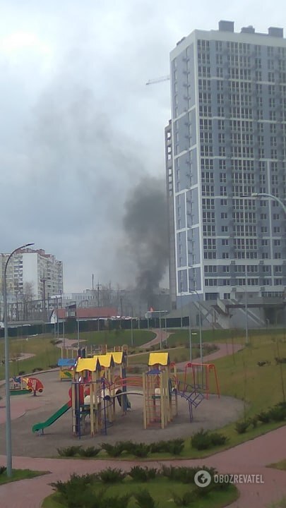 В Киеве после взрыва загорелась электростанция: фото и видео с места ЧП