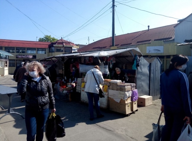 В Украине открыли рынки в разгар карантина: что там происходит (фото и видео)