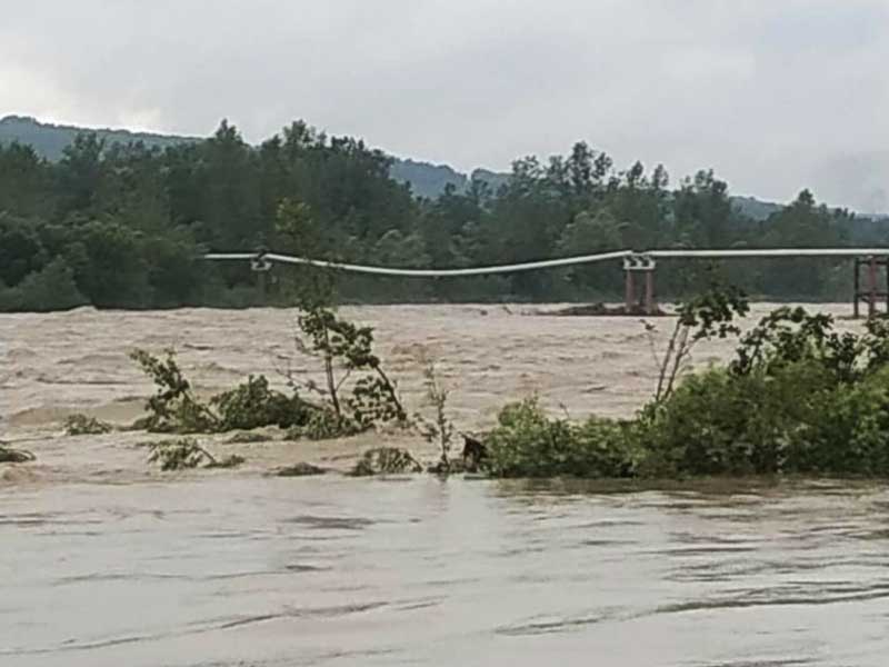В Черновцах река Прут выходит из берегов: села региона могут уйти под воду (фото)