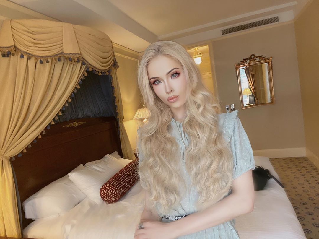 Одеська Барбі, яка хотіла покінчити з собою, стала масоном: її нові фото вражають