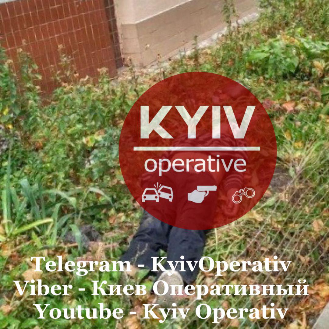 У Києві чоловік зірвався з балкона, намагаючись втекти по простирадлу (фото)