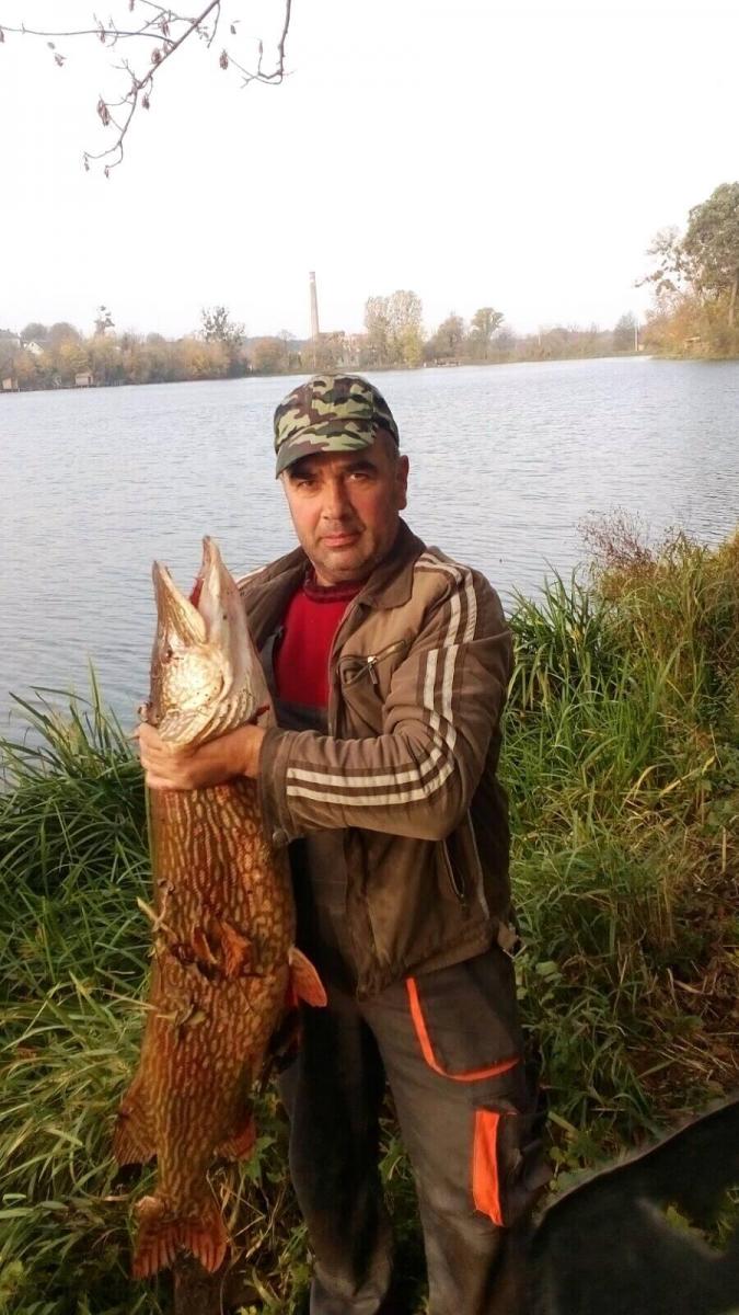 Украинец поймал гигантскую щуку: фото "монстра"