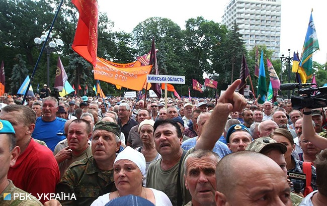 В Верховную раду около часа не пускают журналистов