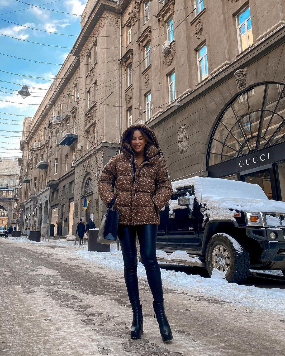 Ани Лорак показала новые фото из Киева, где она находится уже несколько дней