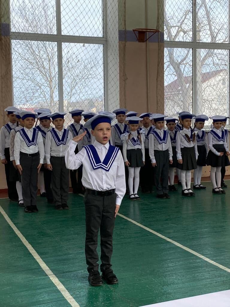 Офіцер ЗСУ показав, як дітей у Криму готують до служби в армії РФ