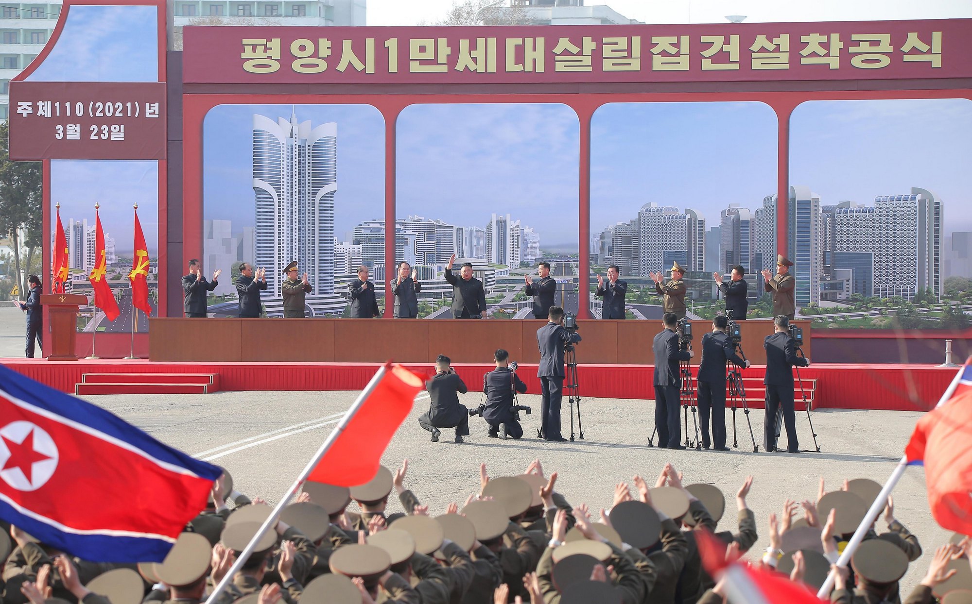 В КНДР начали строительство "идеальной улицы", несмотря на другие замороженные проекты