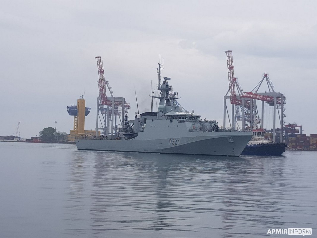Корабель Королівського флоту Британії увійшов до порту Одеси: фото судна