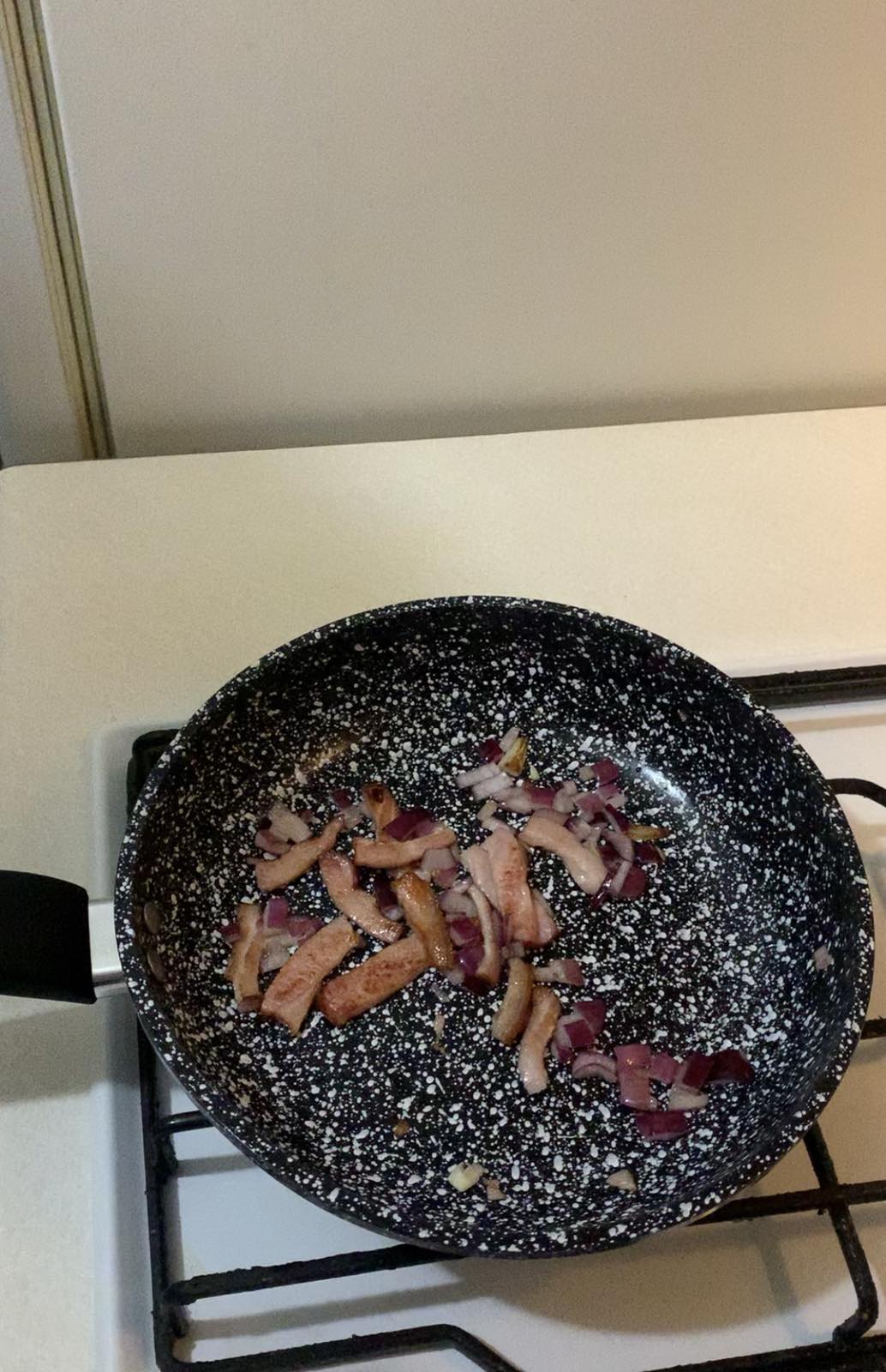 Шеф-повар рассказал, как легко приготовить ресторанную пасту &quot;Карбонара&quot; дома