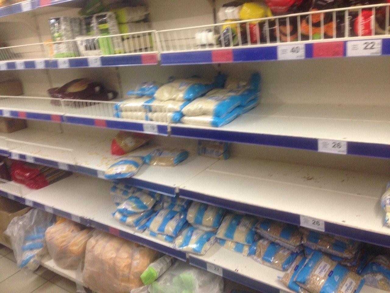 Карантин у Києві: що відбувається у магазинах столиці (фото)