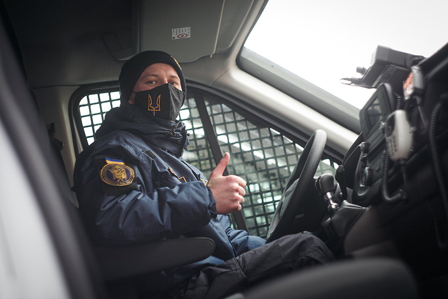 Нацгвардия начала патрулировать улицы городов на новых спецавто: яркие фото и видео