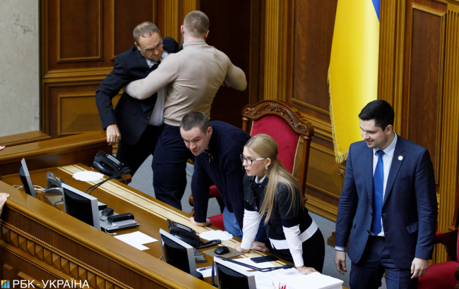 Уперлись в землю: как Рада заблокировала две ключевых реформы Зеленского