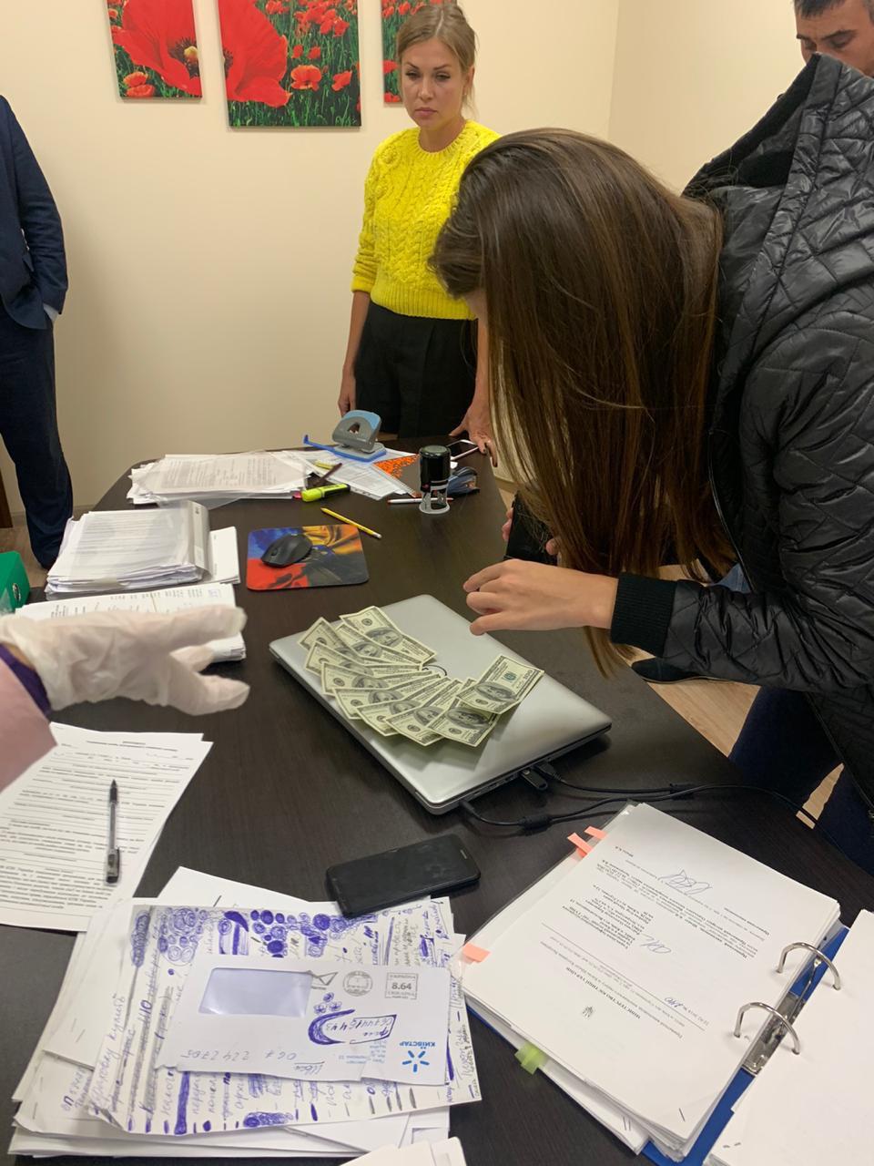 В Киеве на взятке поймали частного исполнителя Екатерину Шмидт