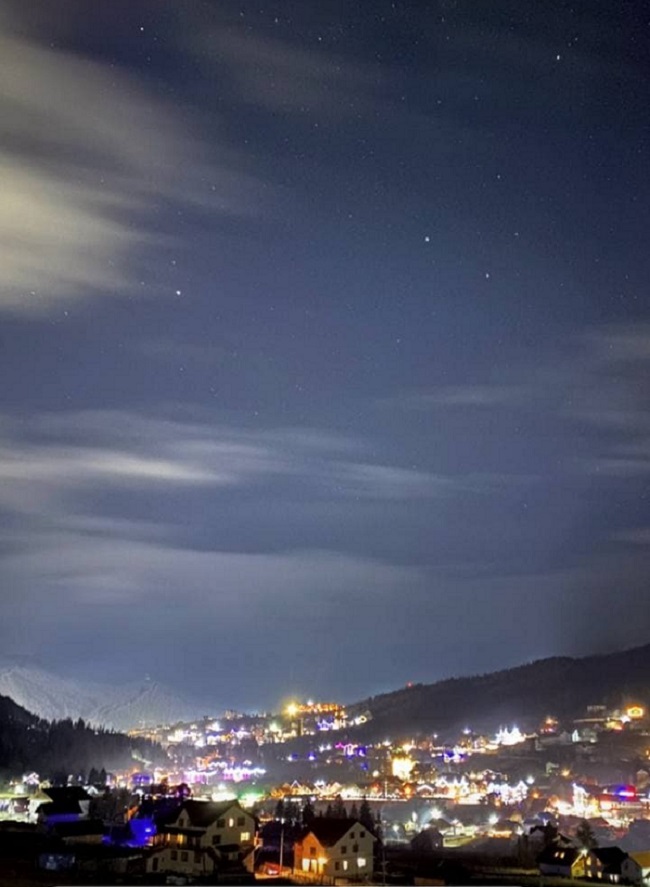 Захід України на Різдво засипало снігом: казкові фото і відео