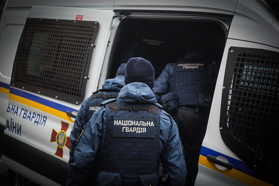 Нацгвардия начала патрулировать улицы городов на новых спецавто: яркие фото и видео