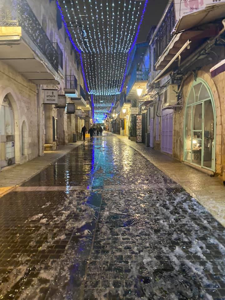 Єрусалим несподівано занесло снігом: відео та фото