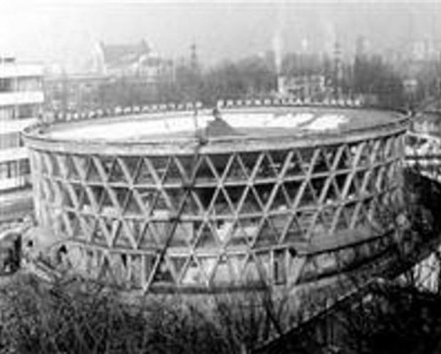 В Киеве ради новой высотки снесут культовый рынок-&quot;шайбу&quot;: вот таким его запомнят