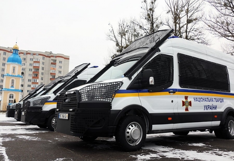 Нацгвардия начала патрулировать улицы городов на новых спецавто: яркие фото и видео