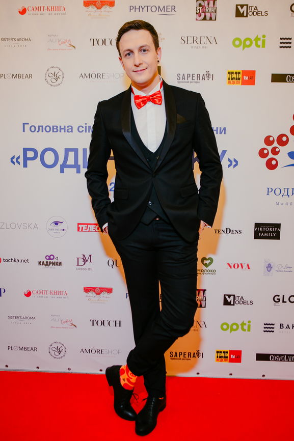 Ведущий &quot;плюсов&quot; вывел в свет красавицу жену: &quot;семья - самое главное в жизни&quot;