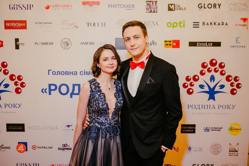 Ведущий &quot;плюсов&quot; вывел в свет красавицу жену: &quot;семья - самое главное в жизни&quot;