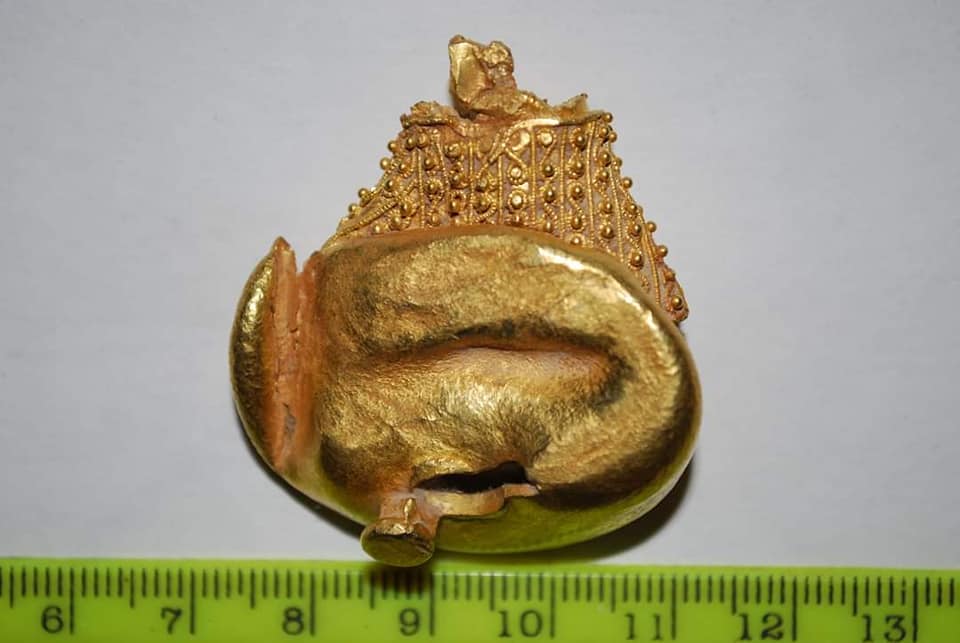 На Закарпатье археологи обнаружили кельтское украшение из золота: фото находки