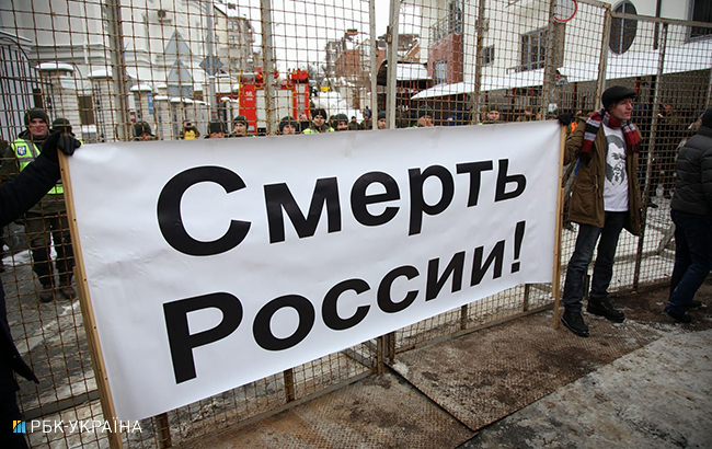 У Києві активісти блокують консульство РФ на Печерську