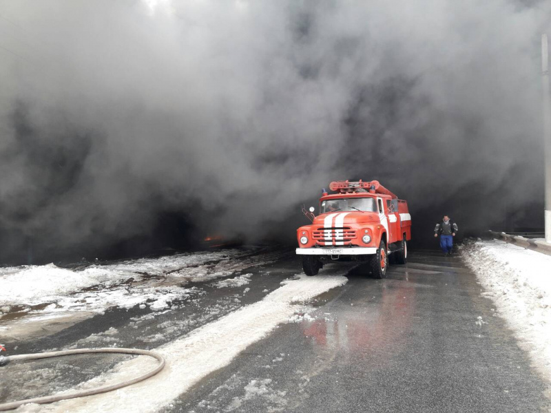 Пожежа на ринку в Чернівцях: медики повідомили про трьох постраждалих