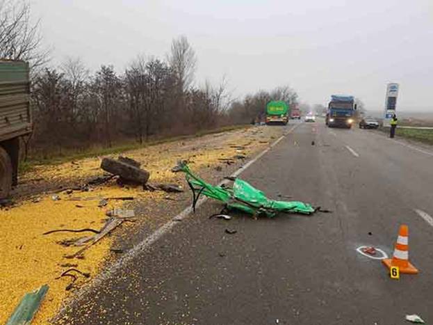 У Вінницькій області вантажівка зіштовхнулася з бензовозом