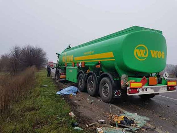 У Вінницькій області вантажівка зіштовхнулася з бензовозом