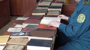 Мужчину с львовскими старопечатями задержали на границе с Польшей