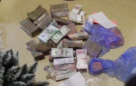 У Луганській області двоє поліцейських пограбували підприємця на півмільйона гривень