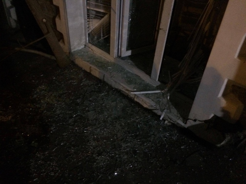 Представители правых организаций разгромили офис Медведчука и отделение "Сбербанка России"