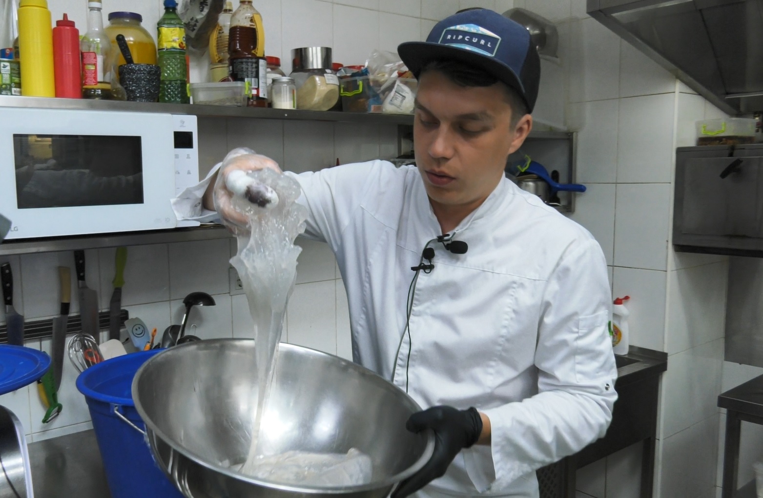 На курортах Азовського моря почали готувати і їсти медуз: фото і рецепт смакоти