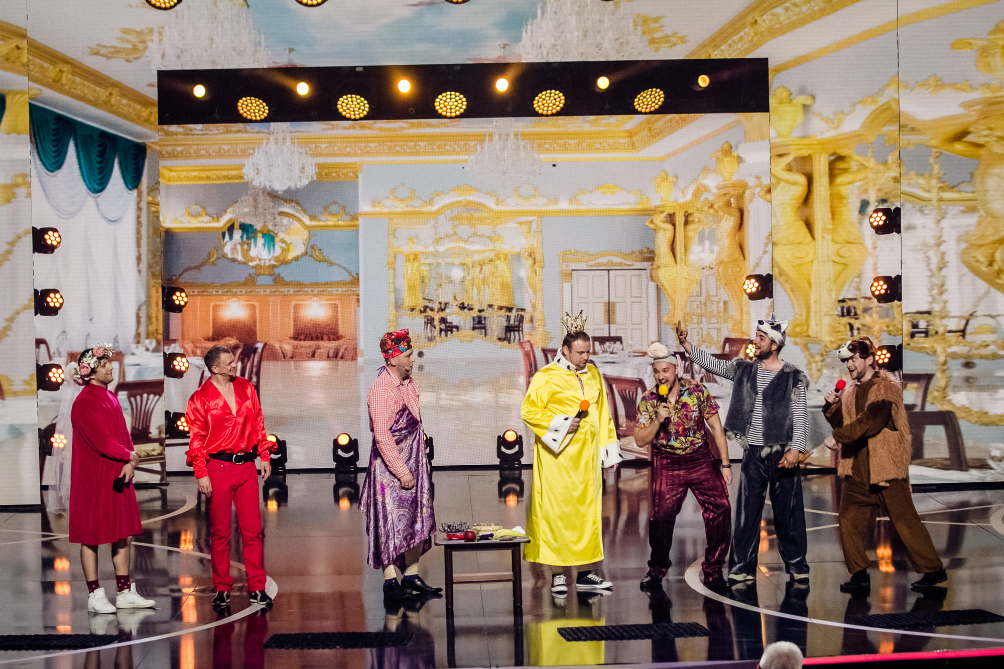 Юрий Ткач в образе Алисы из Страны чудес, Гарик Бирча - Трубадур: участники Лиги Смеха перевоплотятся в сказочных персонажей