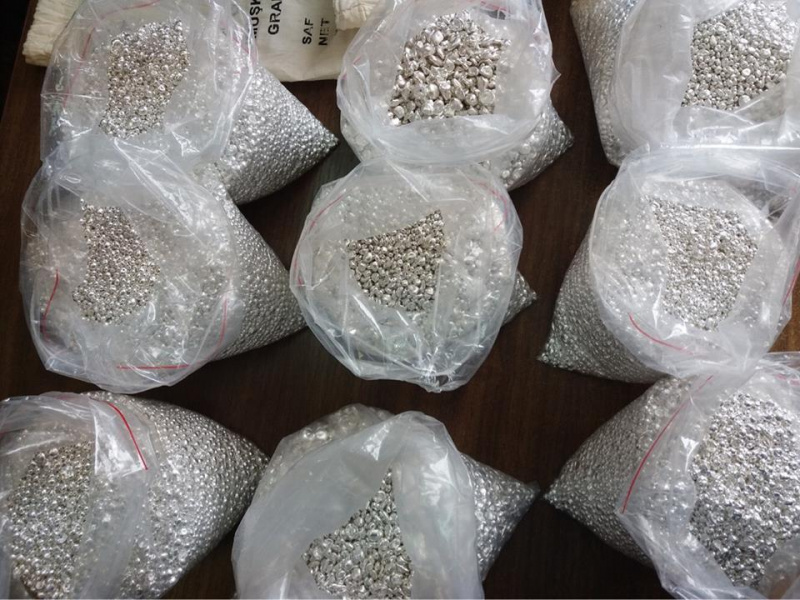 В аэропорту Запорожья выявили контрабанду 45 кг серебра