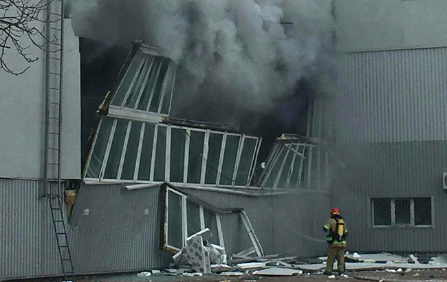 У Києві горіло складське приміщення