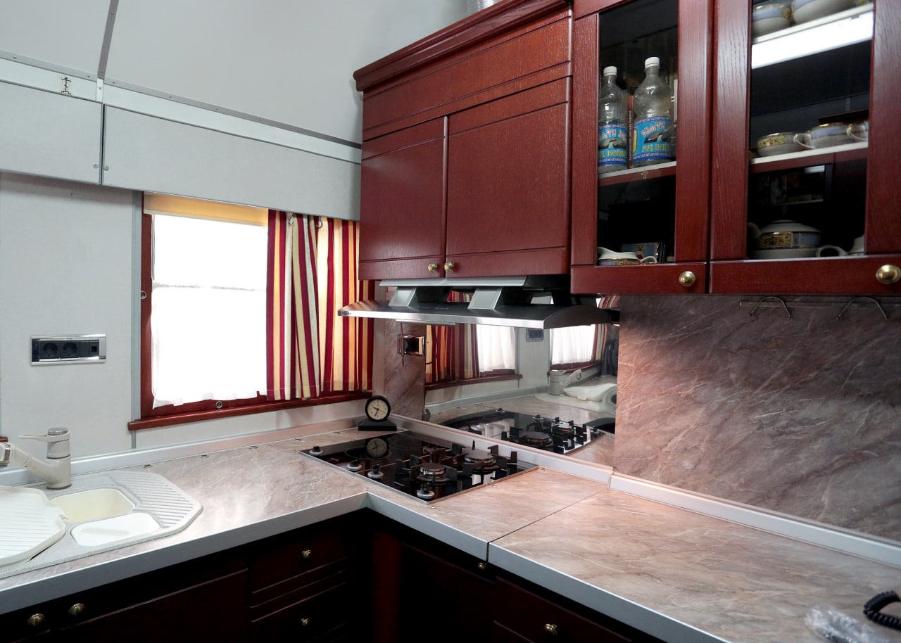 Кухня, спальня і душ: фото найрозкішніших вагонів Укрзалізниці