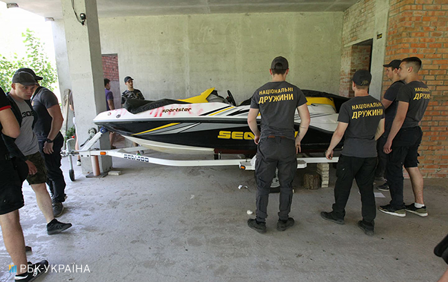 Активисты Нацкорпуса проводят акцию протеста у дома Левочкина