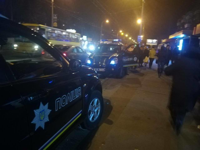 У Києві поліція затримала 30 осіб, які влаштували масштабні заворушення