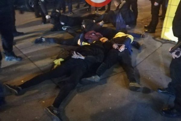 У Києві поліція затримала 30 осіб, які влаштували масштабні заворушення