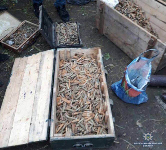 У Івано-Франківську вилучили арсенал зброї та боєприпасів