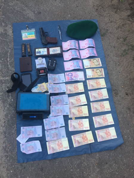 У Харківській області двоє посадовців-прикордонників вимагали хабар від азербайджанця