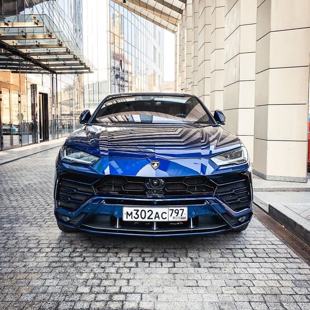 У Києві засвітилося елітне авто за 11 млн на російських номерах