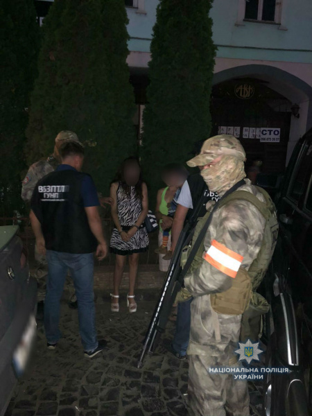 В Мукачево полиция задержала женщину, которая пыталась продать собственного ребенка