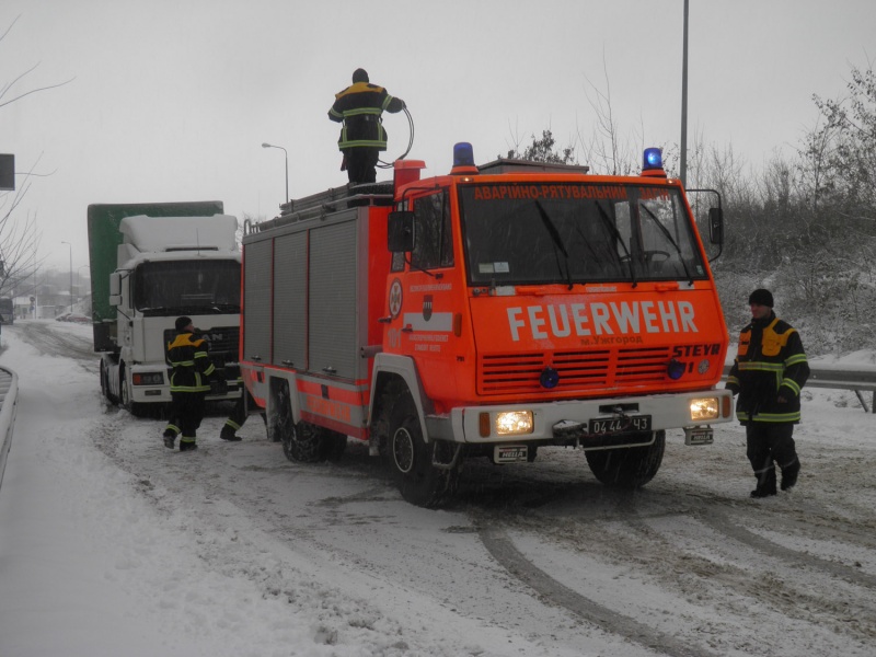 Непогода в Украине: движение транспорта в Закарпатской области остается ограниченным