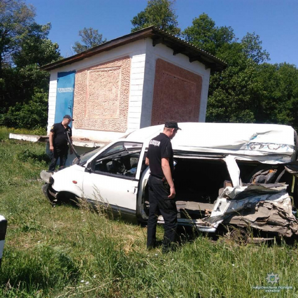 Полиция открыла дело по факту столкновения микроавтобуса с поездом в Одесской области