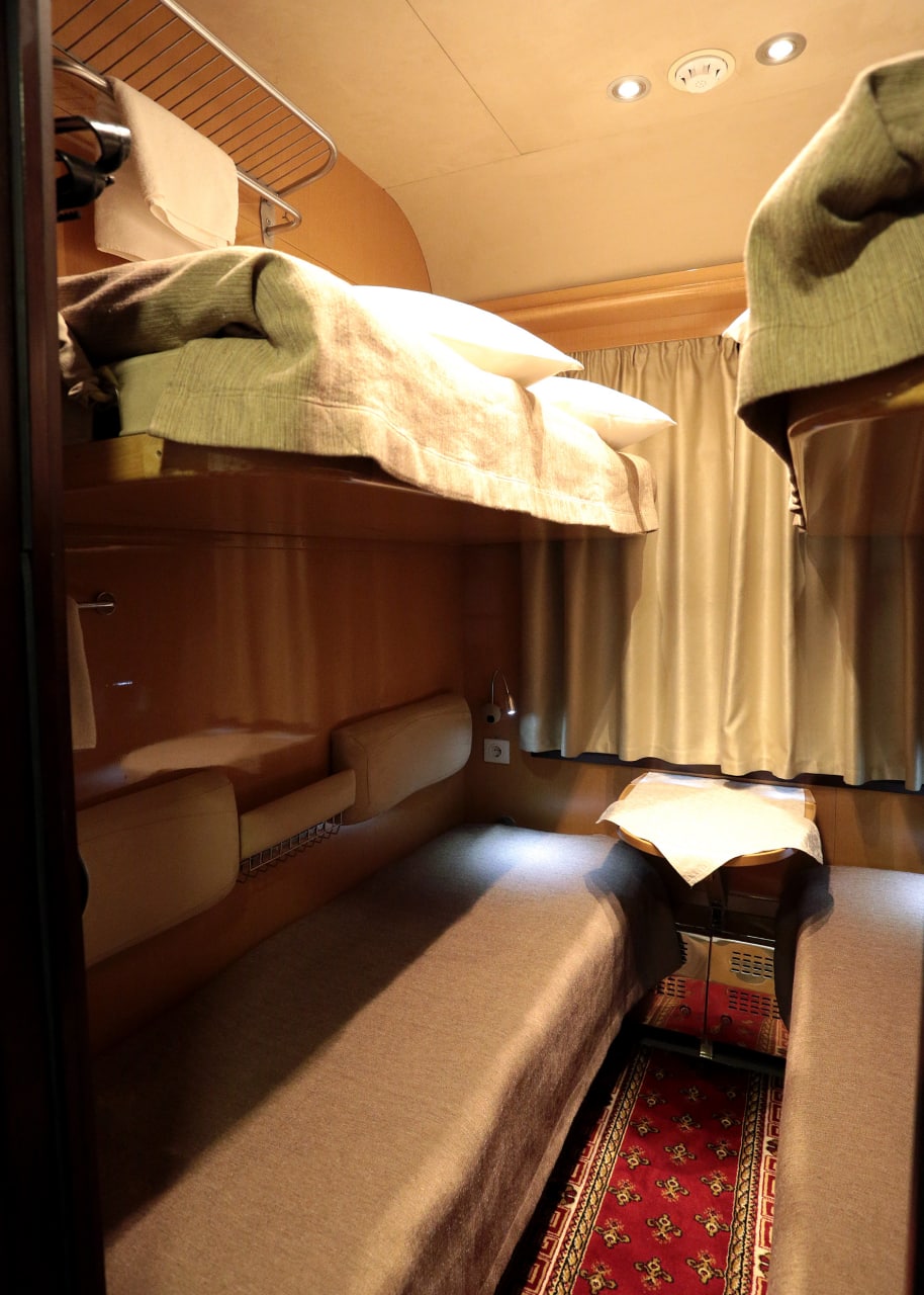 Кухня, спальня і душ: фото найрозкішніших вагонів Укрзалізниці