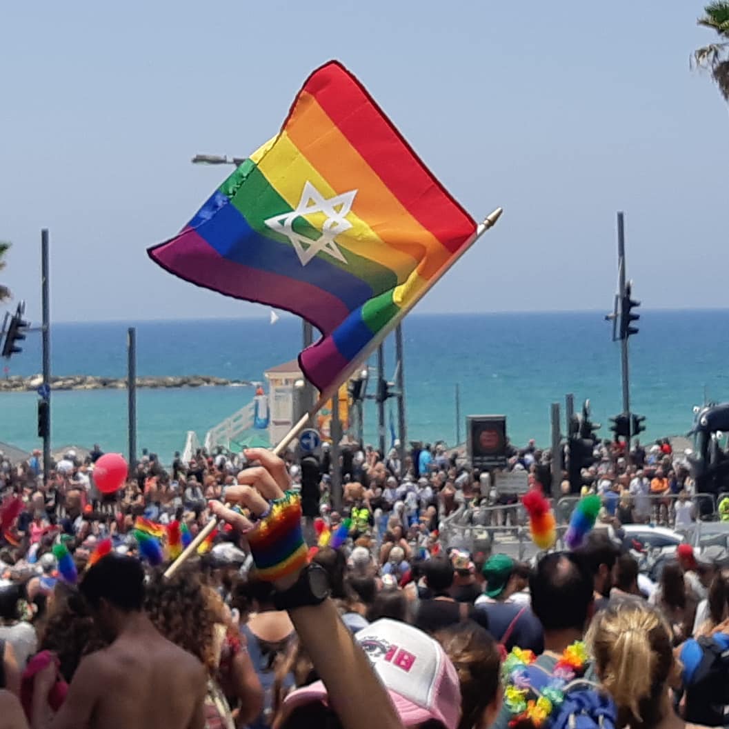 &quot;Разбить барьеры на пути неравенства&quot;: как в Тель-Авиве веселятся на гей-прайде