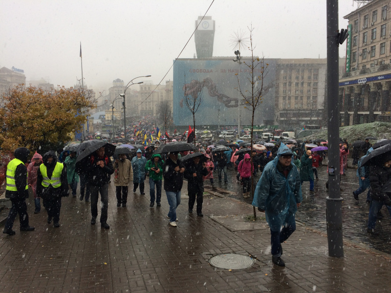 В Киеве на Михайловской площади начался &quot;Марш возмущенных&quot;