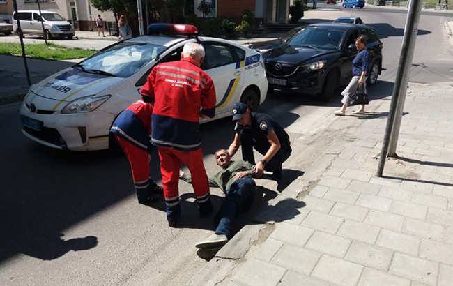 Во Львове патрульные совершили наезд на пешехода