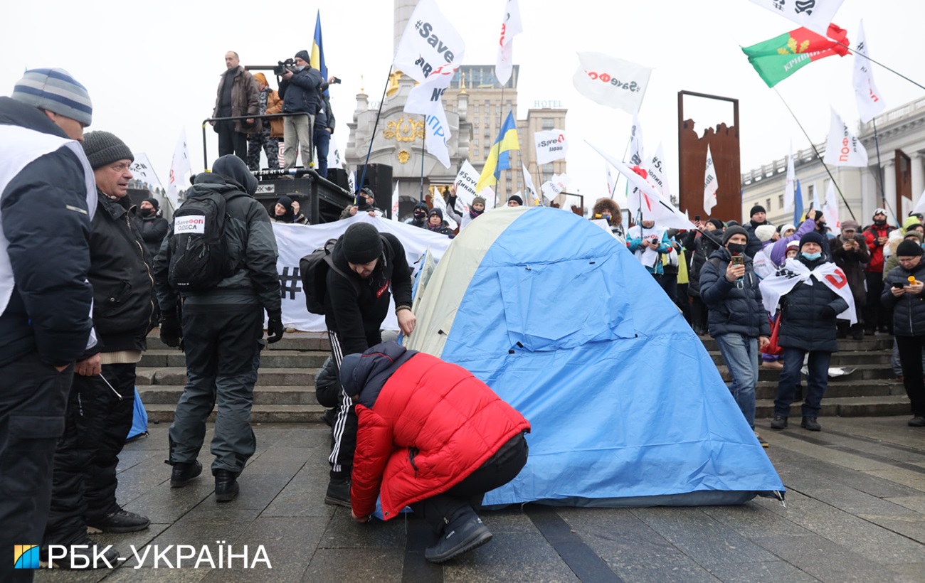 ФОПы установили палатки на Майдане после жестокой драки с полицией (много фото)